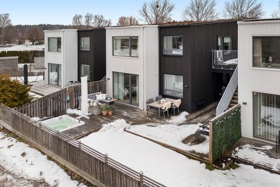 Bostadsrätt, Radhus, Stuterivägen 17, Jakobsberg, Järfälla