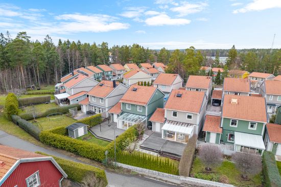 Villa, Månskensgränd 5, Berghem / Polhem, Järfälla