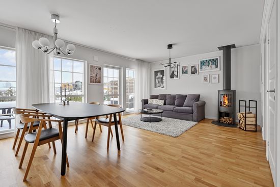 Villa, Radhus, Keramikens väg 18, Steninge Slottsby, Sigtuna