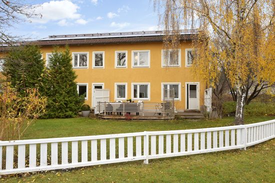 Radhus, Starbovägen 10, Nälsta, Stockholm