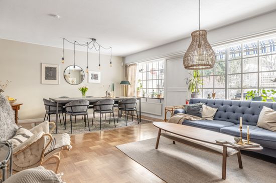 Villa, Radhus, Dalvägen 42, Segeltorp, Huddinge