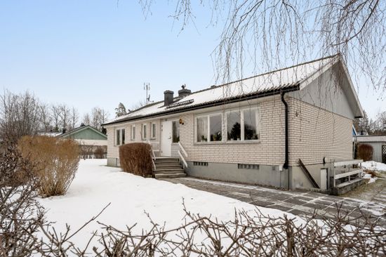 Villa, Skutåvägen 6, Bälinge, Uppsala