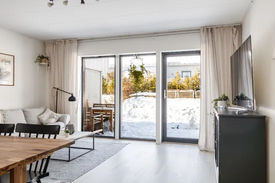 Radhus, Mellanbyvägen 4 A, Frösundavik, Håbo