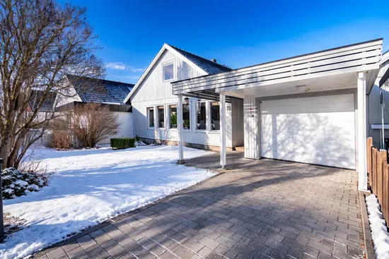 Villa, Radhus, Flottiljgatan 70, Bärby Hage, Uppsala