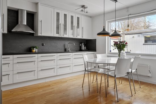 Villa, Radhus, Björkvallavägen 23, Centralt, Upplands Väsby