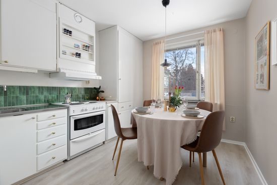 Bostadsrätt, Ringvägen 26, halv trappa!, Västerhaninge, Haninge