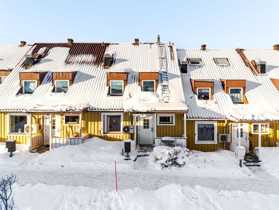 Villa, Radhus, Furuvägen 45, Hälletorp/Bondsjöstaden, Härnösand