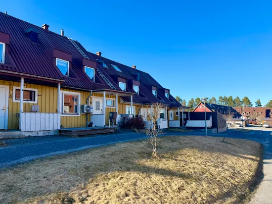 Villa, Radhus, Furuvägen 45, Hälletorp/Bondsjöstaden, Härnösand