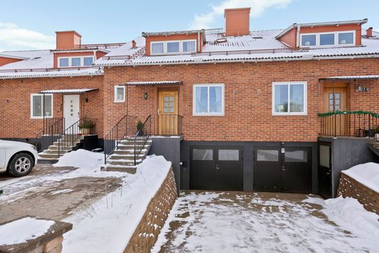 Radhus, Henrik gjutares gata 27G, Norrmalm, Skövde