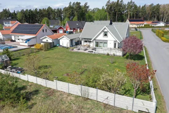 Villa, Torparvägen 15, Bro/Sandhagen, Upplands-Bro