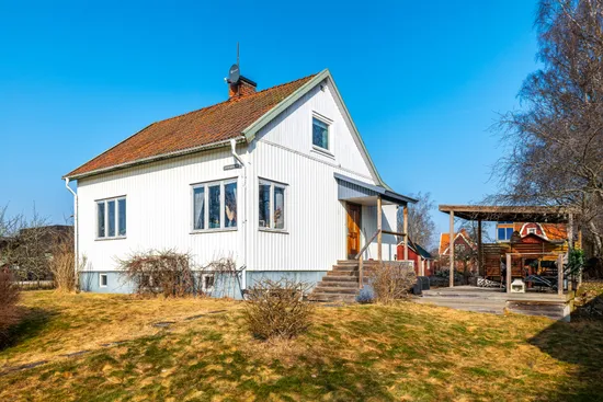 Villa, Lindåsgatan 16, Haga, Kumla