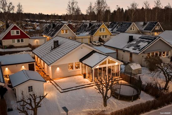 Villa, Porfyrvägen 23, Lundby, Örebro