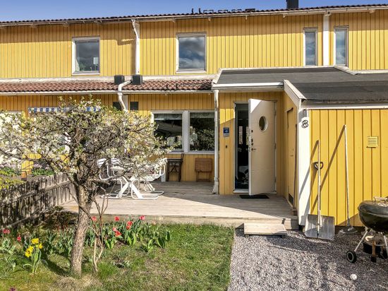 Villa, Radhus, Torpängsvägen 8, Gribbylund, Täby