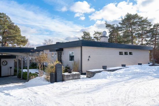 Villa, Radhus, Tallåsplan 3, Tallåsen, Strängnäs