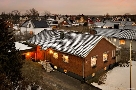 Villa, Dammvägen 10, Gamla Hjärsta, Örebro