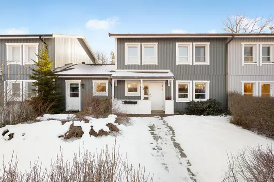 Villa, Radhus, Hasselnötsvägen 4, Viksjö, Järfälla