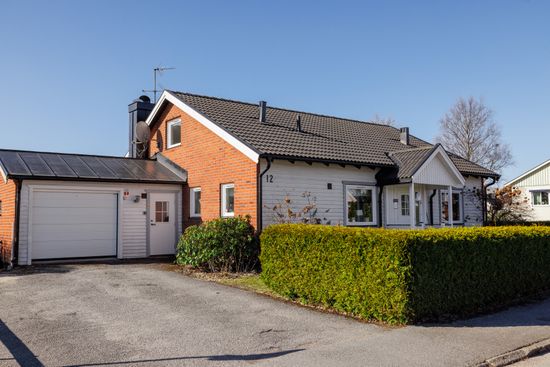 Villa, Vinbärsgatan 12, Nya Hjärsta, Örebro