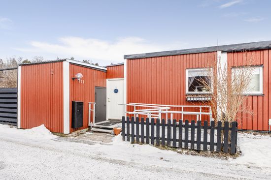 Villa, Radhus, Plåtverksgatan 131, Bäckby, Västerås