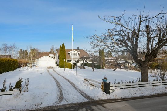 Villa, Långsjövägen 19, Trollbäcken, Tyresö