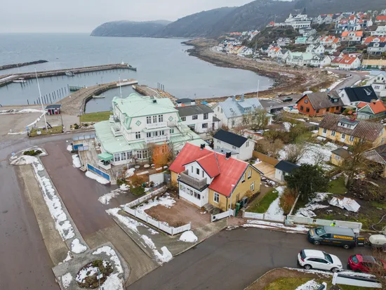 Villa, Möllelägevägen 14, Mölle granne med hamnen, Höganäs