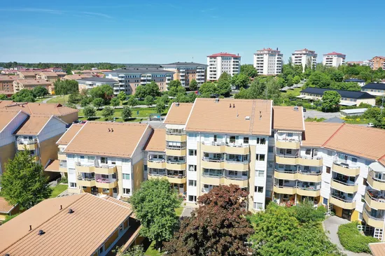 Bostadsrätt, Luffarbacken 6, Centralt, Österåker