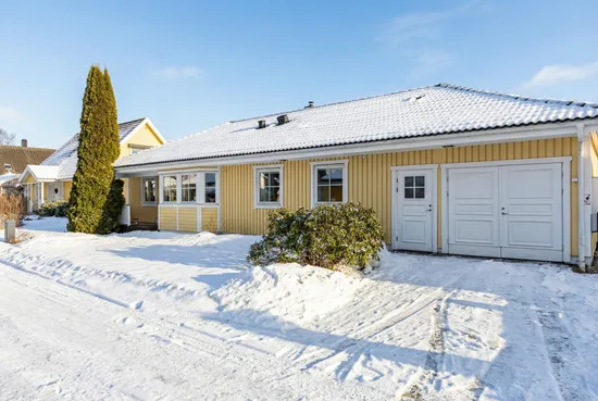 Villa, Hallandsvägen 14, Önsta Gryta, Västerås
