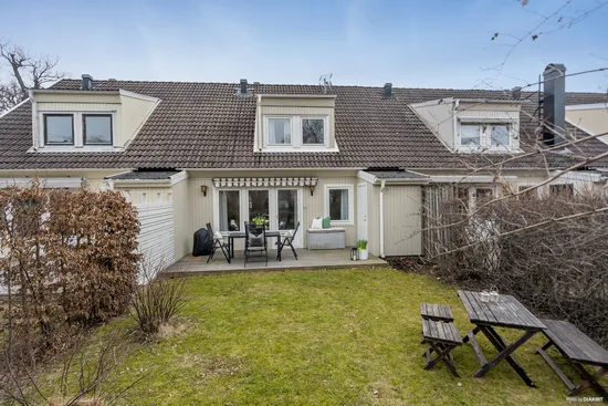 Radhus, Ekoxegränd 34, Skarpäng, Täby