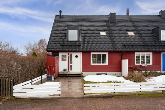 Villa, Radhus, Nyodlarvägen 33, Bälinge, Uppsala