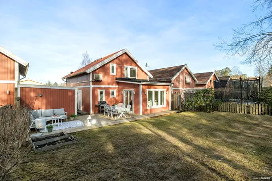 Radhus, Torpängsvägen 11, Gribbylund, Täby