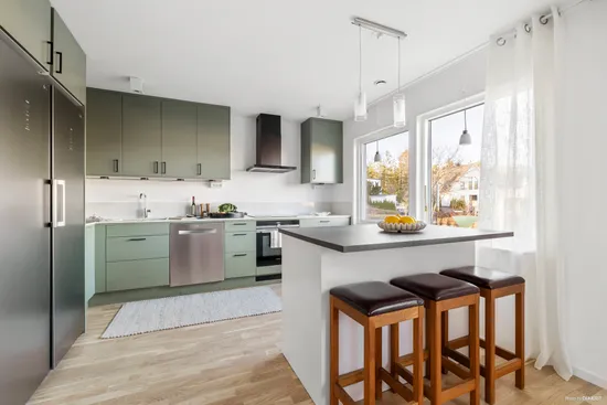 Radhus, Torpängsvägen 11, Gribbylund, Täby