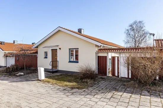 Radhus, Skogsvägen 18A, Oppeby, Nyköping