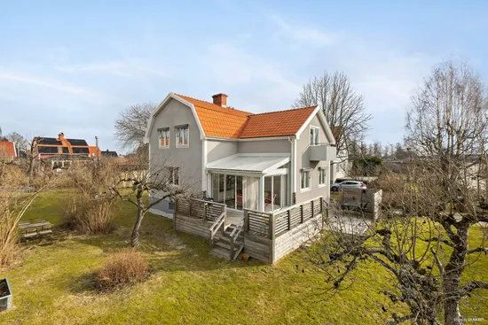 Villa, Djäknegatan 7, Almby, Örebro