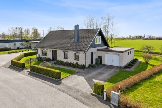 Villa, Ängsvägen 23, Jung, Vara