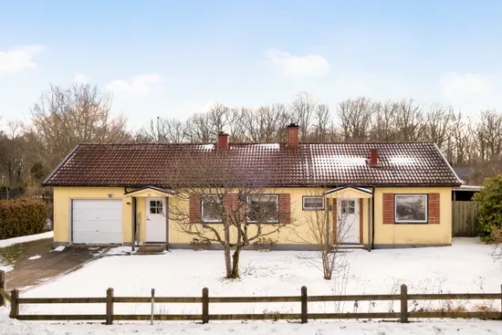 Villa, Klockarevägen 13, Centrum, Höör