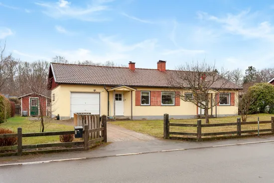 Villa, Klockarevägen 13, Centrum, Höör