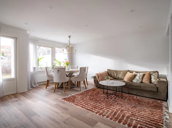 Villa, Radhus, Vårvägen 43, Bollstanäs, Upplands Väsby