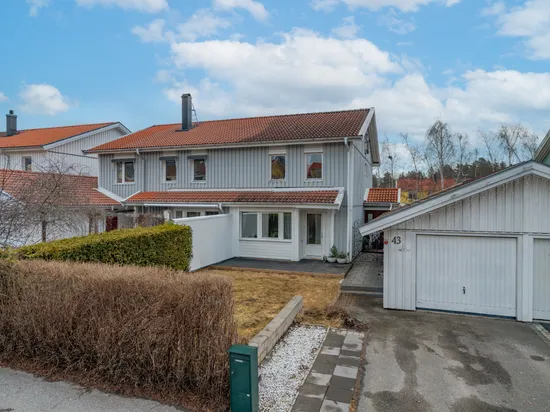 Villa, Radhus, Vårvägen 43, Bollstanäs, Upplands Väsby