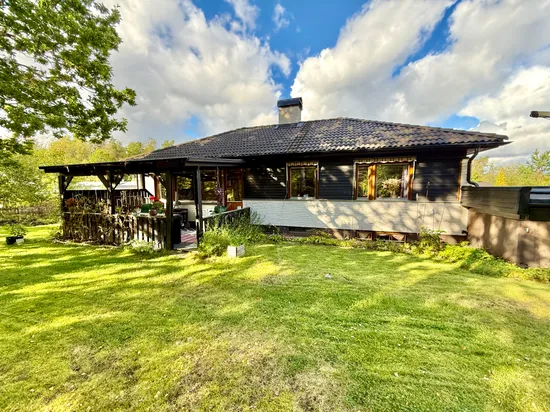 Villa, Granvägen 27, Björnlunda tätort, Gnesta