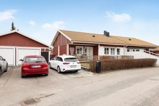 Villa, Kvarnstensvägen 14, Bålsta Broby Backar, Håbo