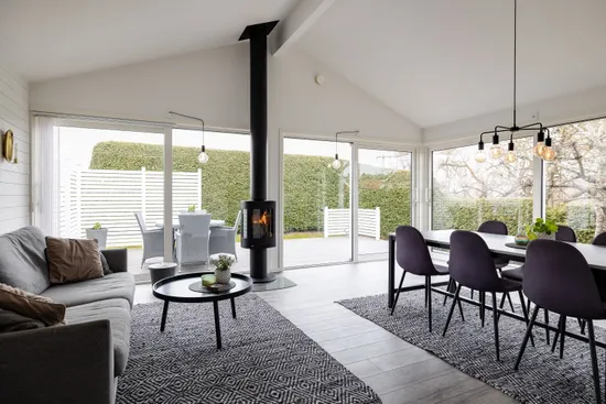 Radhus, Lars-Emils väg 18A, Hällabrottet, Kumla