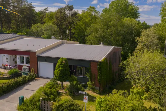 Radhus, Hökvägen 30, Kassmyra, Botkyrka