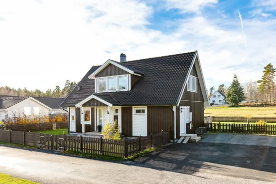 Villa, Lilla Ässkogvägen 30, Norra bro, Örebro