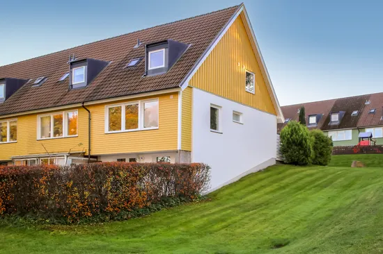 Radhus, Axel Swartlings gata 146, Klockaretorpet, Norrköping