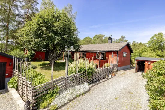 Villa, Olstorpsvägen 24, Ostra/Sundbyholm, Eskilstuna