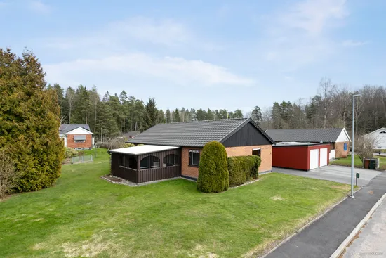 Villa, Björnbärsgatan 4, Nya Hjärsta, Örebro