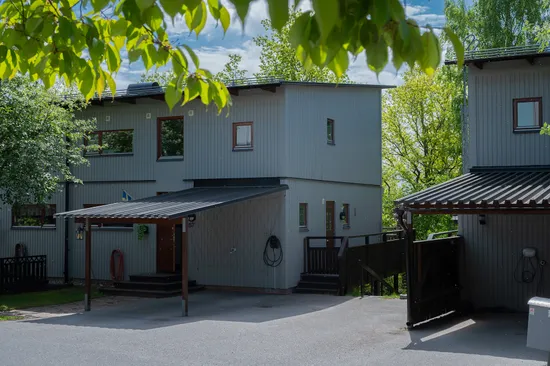 Radhus, Väpnarevägen 57, Segeltorp, Huddinge