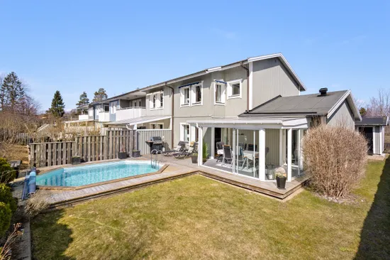 Villa, Radhus, Hasselnötsvägen 15, Viksjö Hummelmora, Järfälla