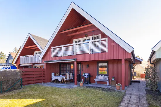 Radhus, Svärmarevägen 76, Fresta, Upplands Väsby