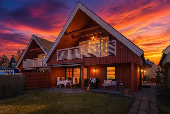 Radhus, Svärmarevägen 76, Fresta, Upplands Väsby