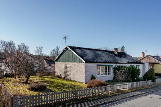 Villa, Hjälmsjögatan 10, Katrineholm Öster, Katrineholm